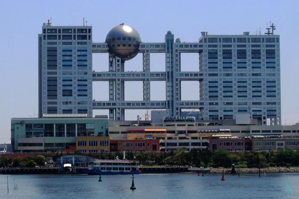 Edificio de la sede de la FCG (Fuji Sankei Communications Group)