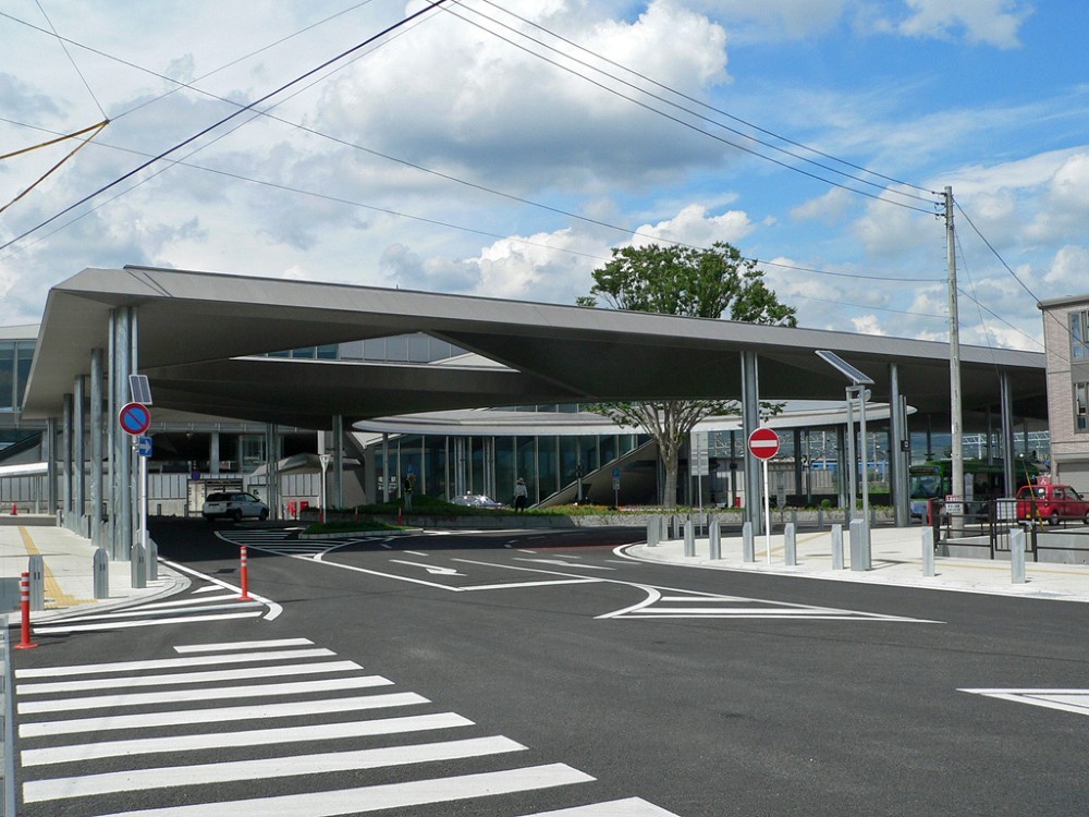 Estación y Plaza Ryuo