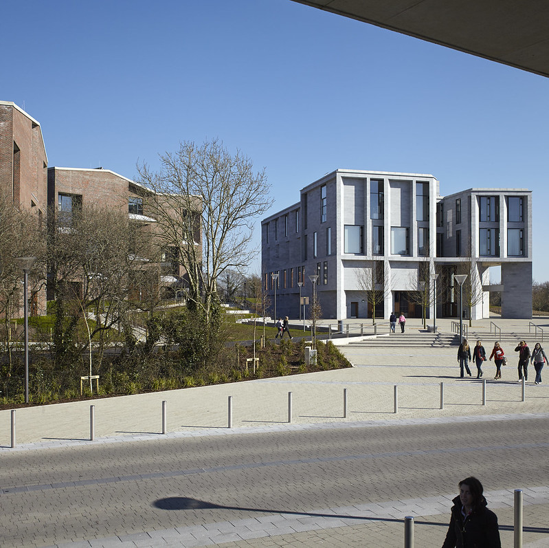 Universidad de Limerick: Escuela de Medicina, Residencias, Plaza y Pérgola