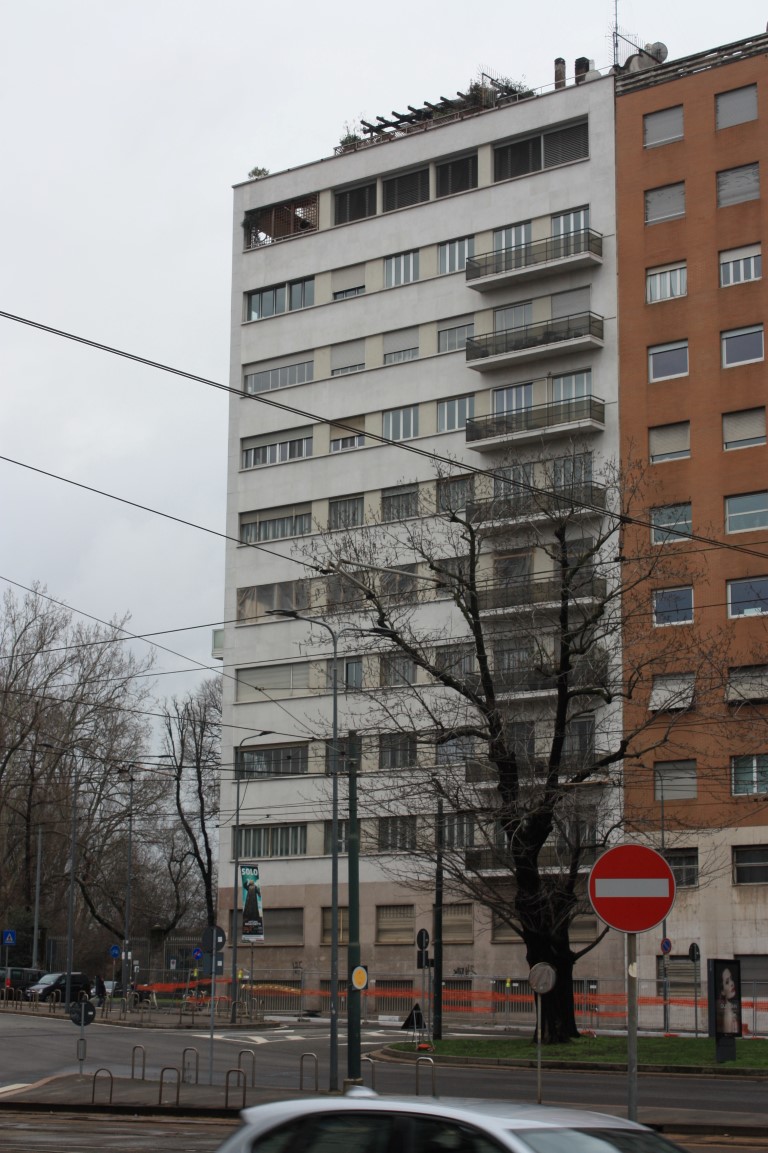 Edificio de viviendas y oficinas propiedad de Feltrinelli